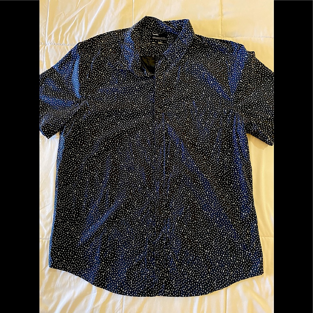Blue patterned men’s casual button up!